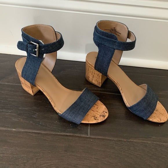 target block heel sandal